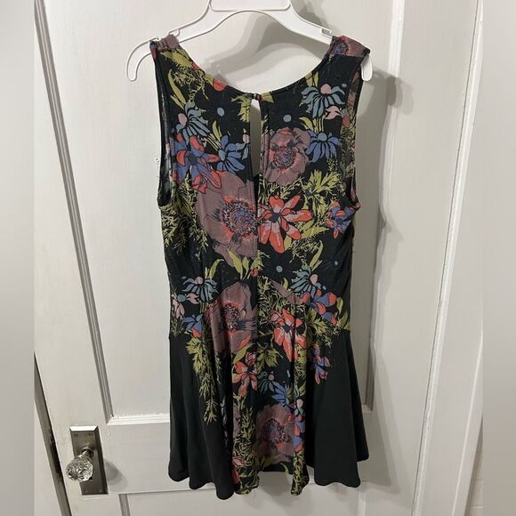 Floral Sleeveless Dress - Picture 2 of 3